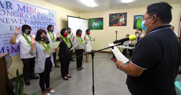 DAR employees in Cagayan Valley and MiMaRoPa take oath of office | News ...