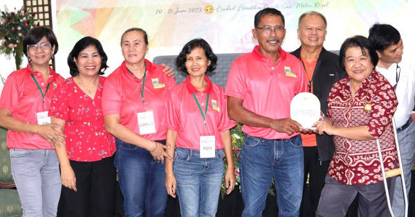 Farmers' organizations receive awards from DAR | News | Department of ...