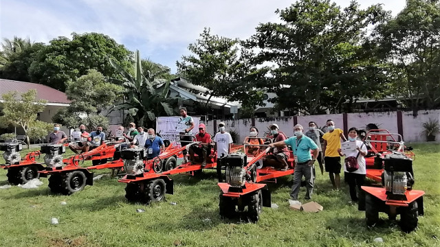 DAR Davao Occidental turns over P1.6M worth of farm machineries to 11 ARBOs
