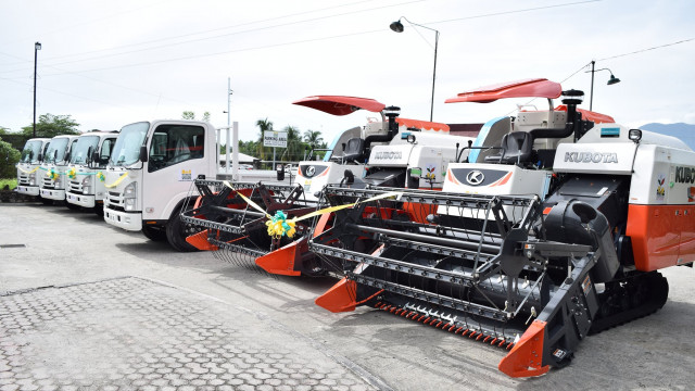 DAR turns over P15M-worth trucks and machineries to farmers in SK