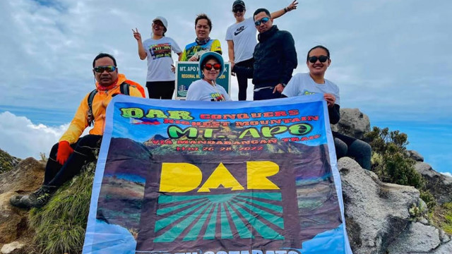 DAR personnel conquer Mt. Apo, plant trees and conduct clean-up drive