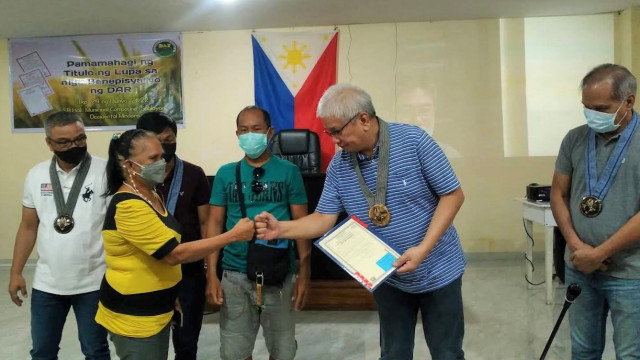 [SPLIT News Alert] 135 Mindoreño farmers now landowners