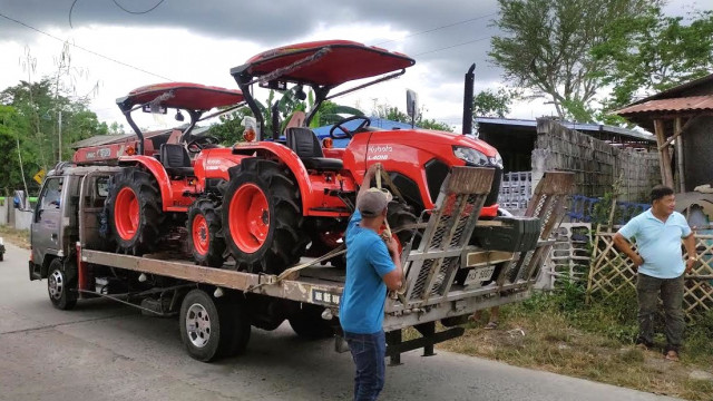 Bulacan farmers’ group receive Php 2-M farm tractors