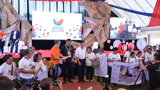 592 agrarian beneficiaries receive e-titles during BPSF launch in Leyte
