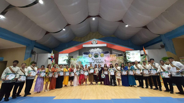 DARPO Quirino employees receive awards for invaluable service