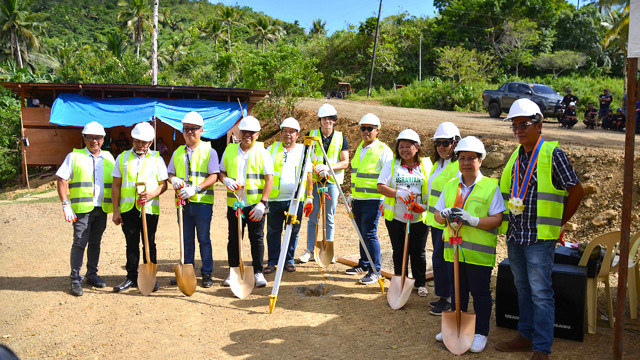 DAR funds two road projects in Tacloban’s farming villages