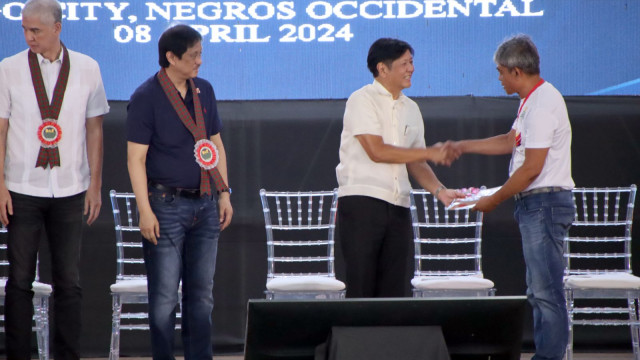 PBBM Distributes Land Ownership Titles, Support Services to Negros Occidental ARBs