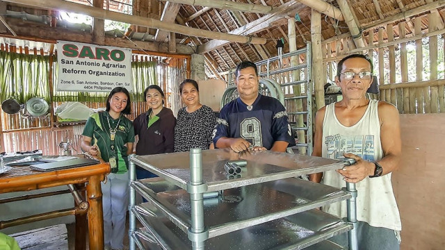 Farmers' orgs in CamSur receive new drying equipment worth P328K