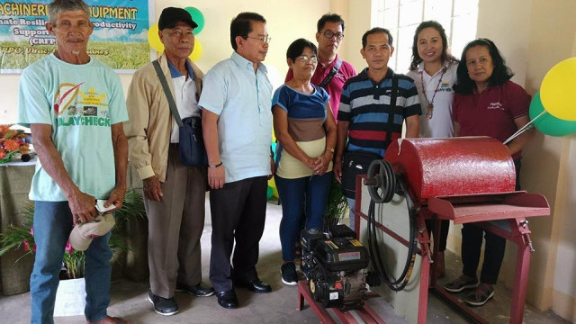 Catanduanes farmers receive farm tools from DAR