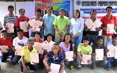 La Union farmers receive land from DAR | News | Department of Agrarian ...