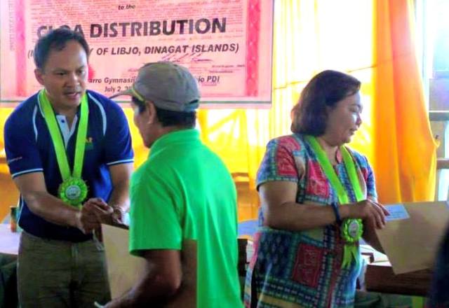 Dinagat farmers get land titles | News | Department of Agrarian Reform