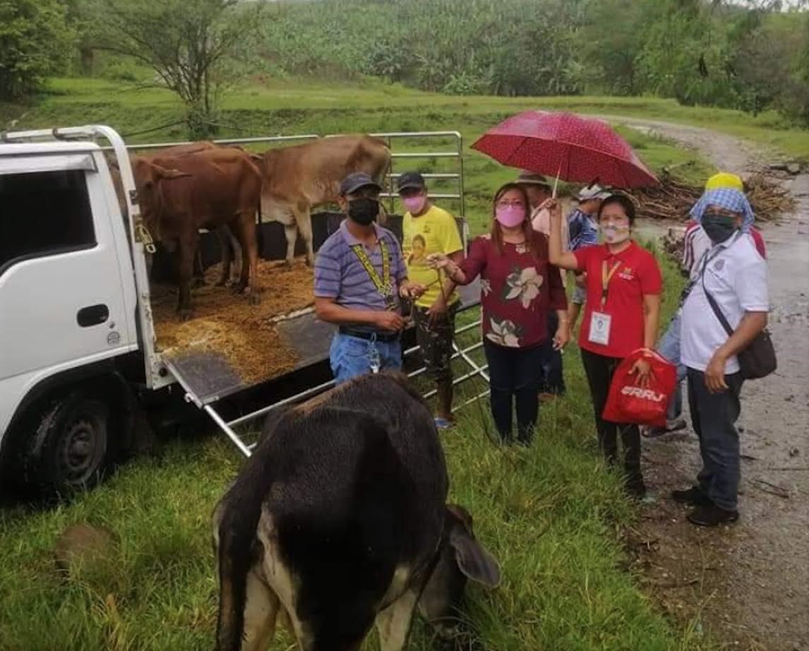 DAR turns over livestock project to a tribal group in North